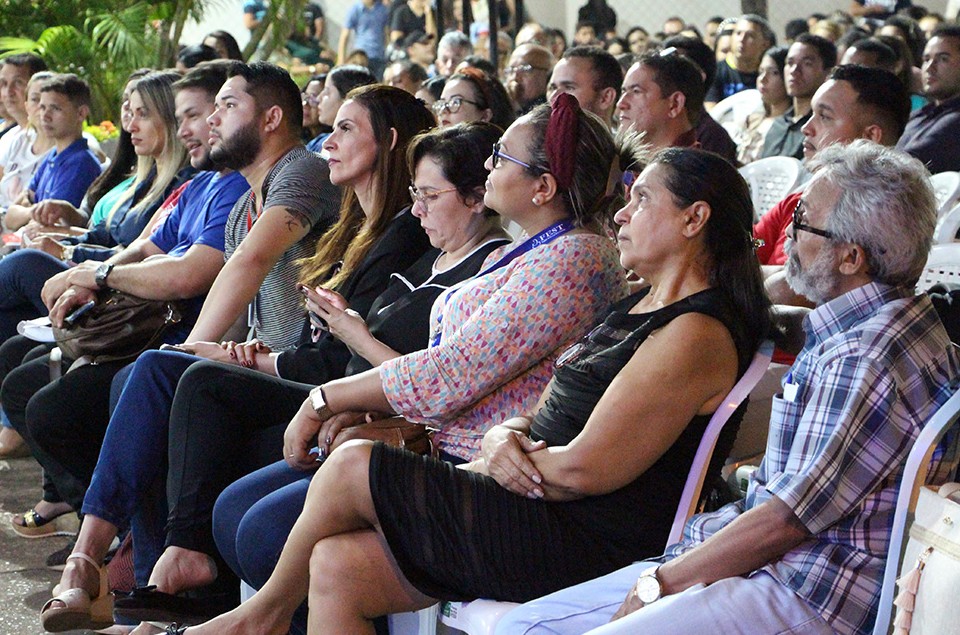Novos estudantes são recebidos com calorosa festa