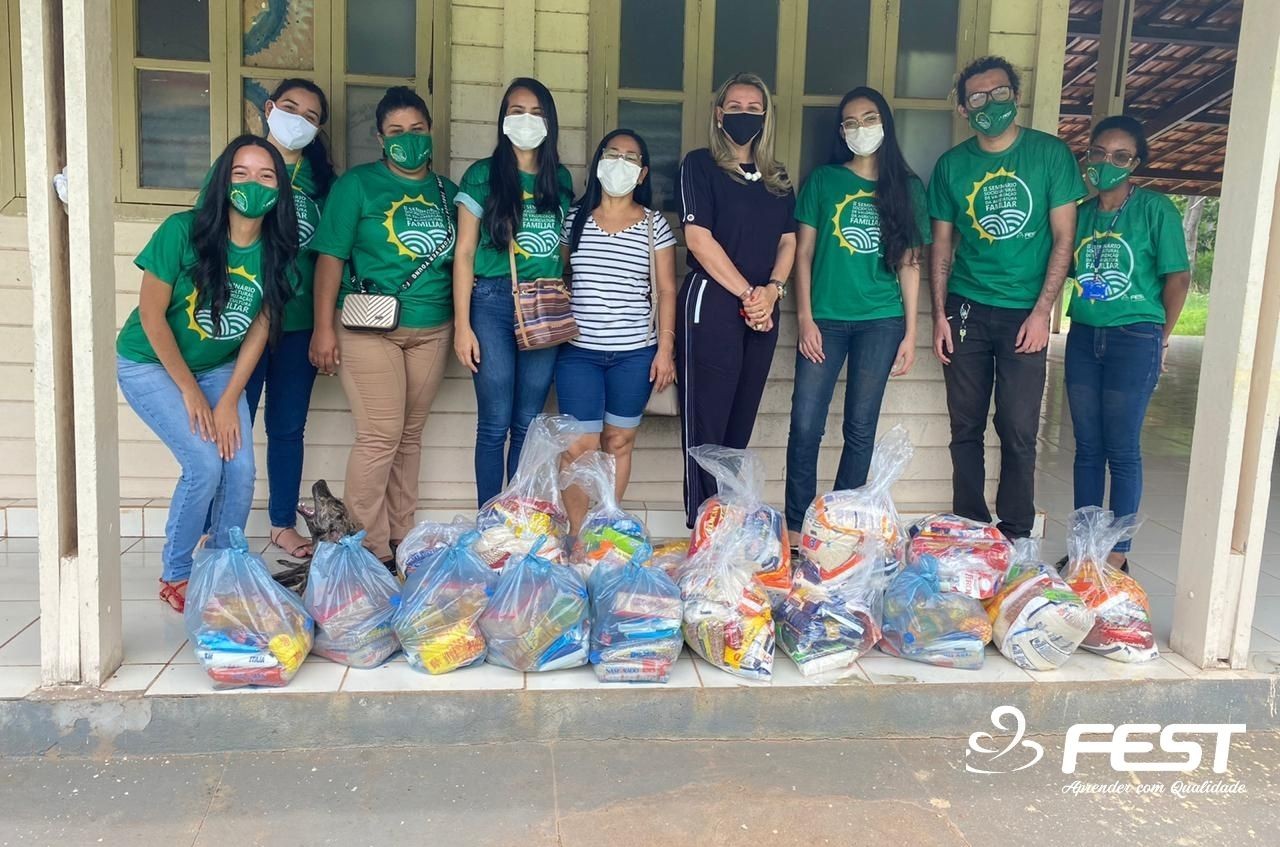 Acadêmicos realizam entrega de cestas a associações filantrópicas